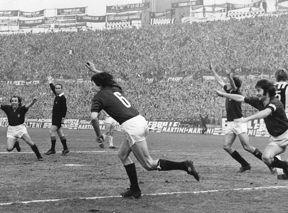 Campionato 1971/72, Torino-Juventus-2-1: Agroppi esulta dopo il goal della vittoria