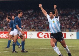 Argentinian forward Diego Maradona R) ce